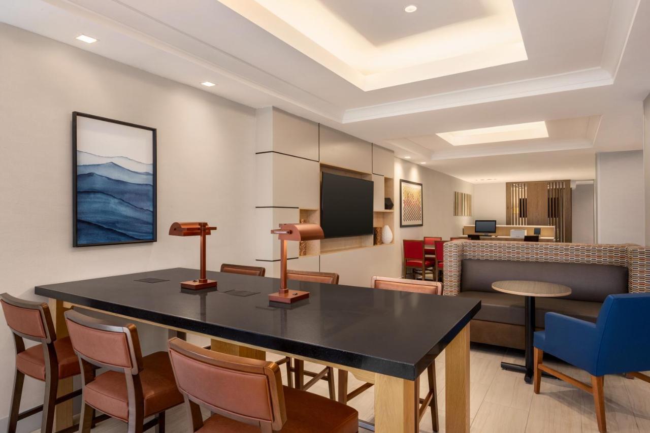 Holiday Inn Express & Suites Denver Airport By Ihg Экстерьер фото