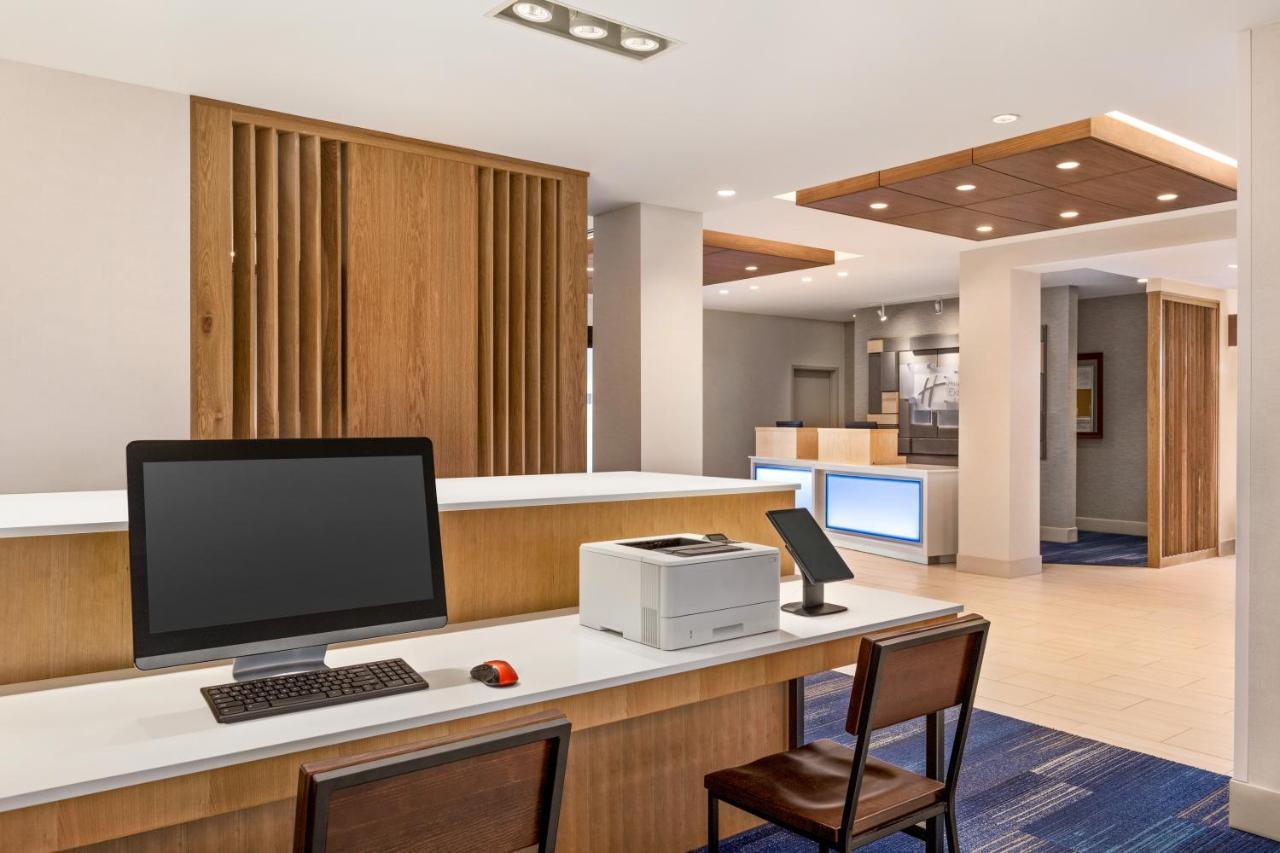 Holiday Inn Express & Suites Denver Airport By Ihg Экстерьер фото
