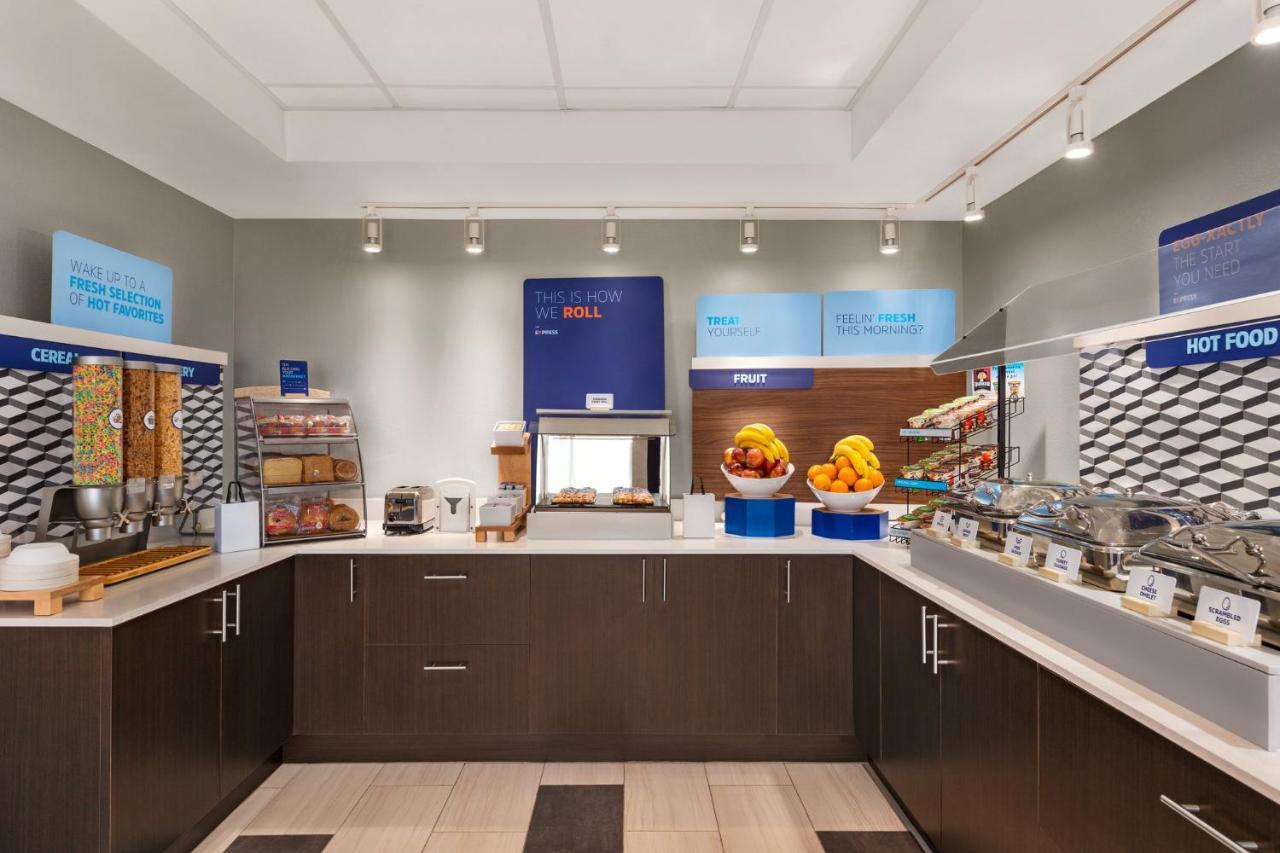 Holiday Inn Express & Suites Denver Airport By Ihg Экстерьер фото